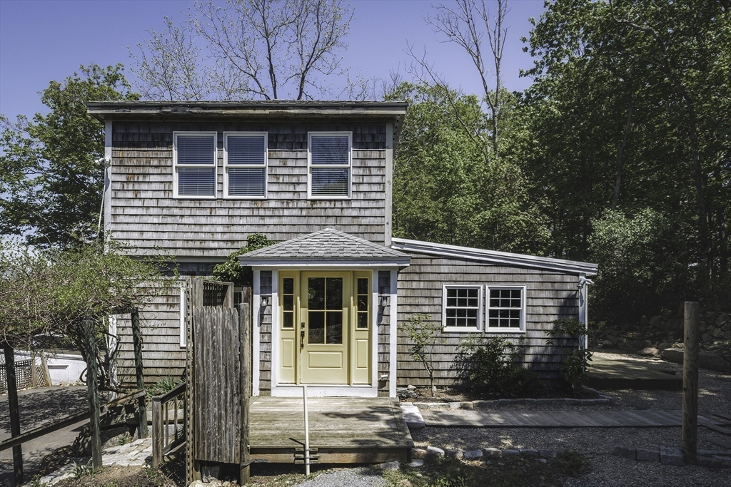 127R Leonard St, Gloucester, MA Photo #2