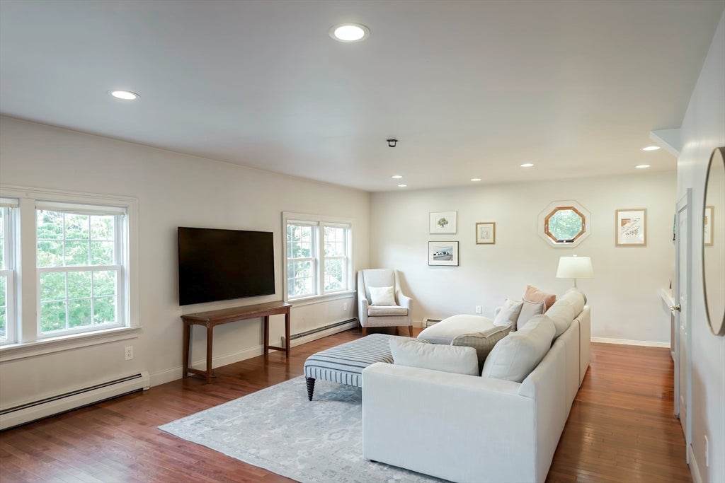127R Leonard St, Gloucester, MA Photo #4