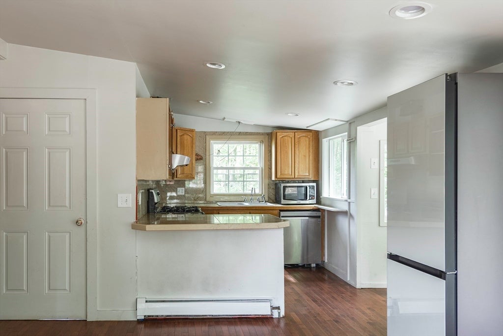 127R Leonard St, Gloucester, MA Photo #8