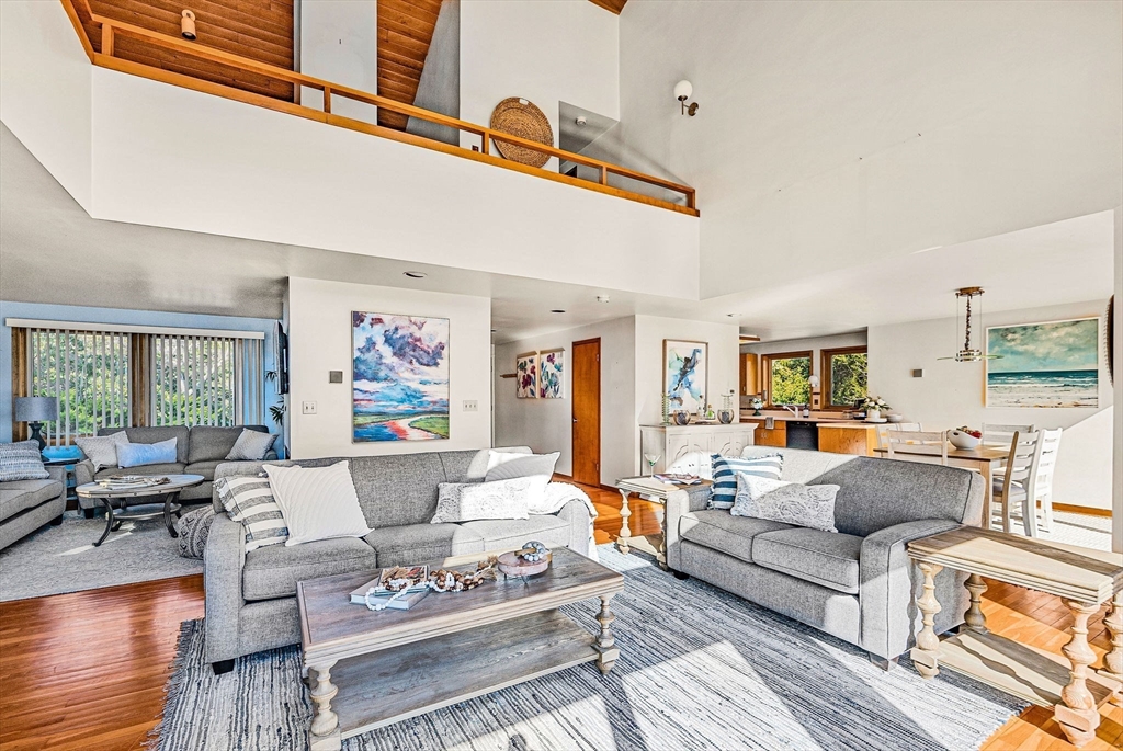 Falmouth, Massachusetts 02540, United States, 3 Bedrooms Bedrooms, ,3 BathroomsBathrooms,Residential,Active,97510