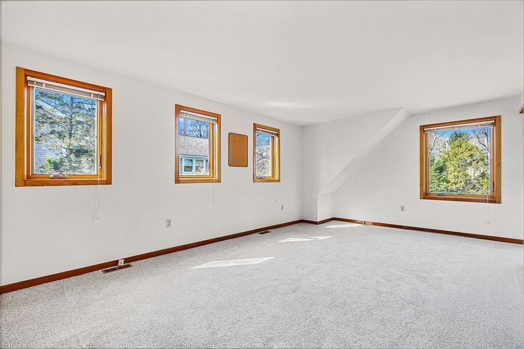 Falmouth, Massachusetts 02540, United States, 3 Bedrooms Bedrooms, ,3 BathroomsBathrooms,Residential,Active,97510