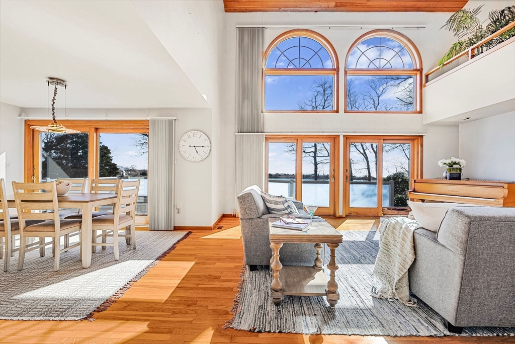 Falmouth, Massachusetts 02540, United States, 3 Bedrooms Bedrooms, ,3 BathroomsBathrooms,Residential,Active,97510