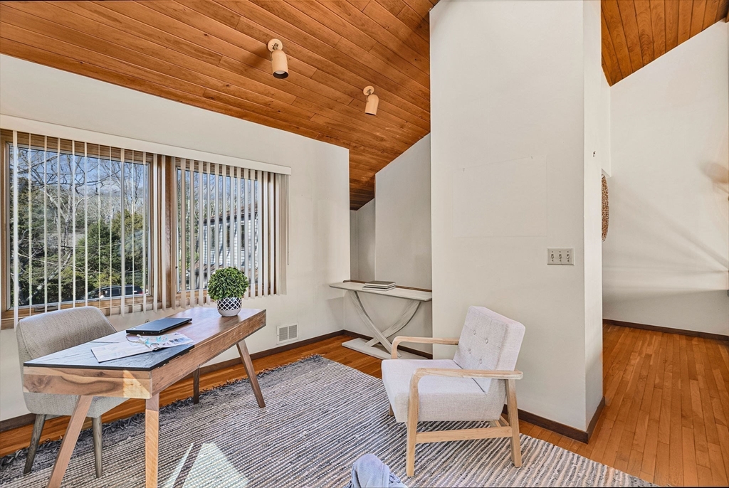 Falmouth, Massachusetts 02540, United States, 3 Bedrooms Bedrooms, ,3 BathroomsBathrooms,Residential,Active,97510