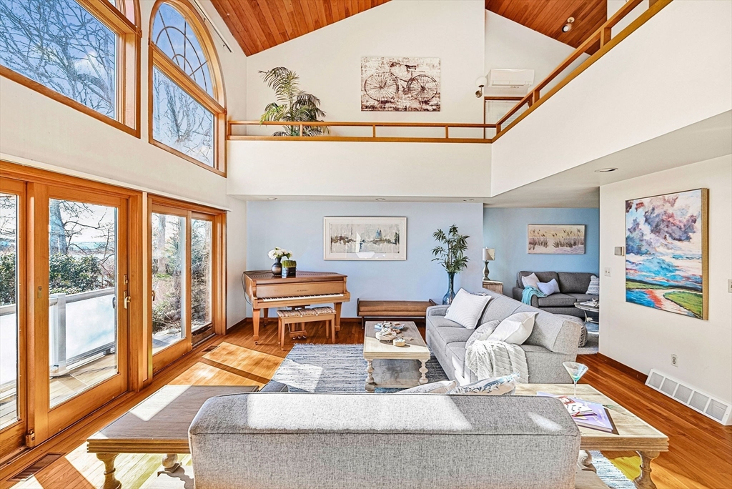 Falmouth, Massachusetts 02540, United States, 3 Bedrooms Bedrooms, ,3 BathroomsBathrooms,Residential,Active,97510