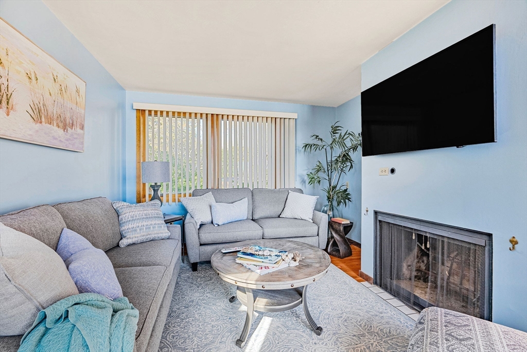 Falmouth, Massachusetts 02540, United States, 3 Bedrooms Bedrooms, ,3 BathroomsBathrooms,Residential,Active,97510