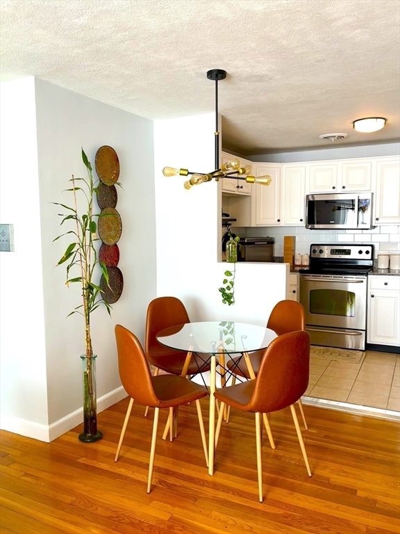 1105 Lexington Street 6-4