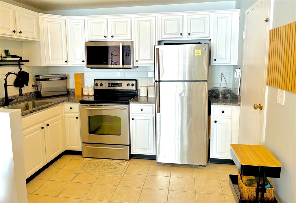 1105 Lexington Street 6-4