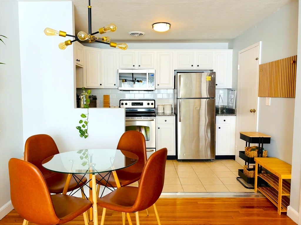 1105 Lexington Street 6-4