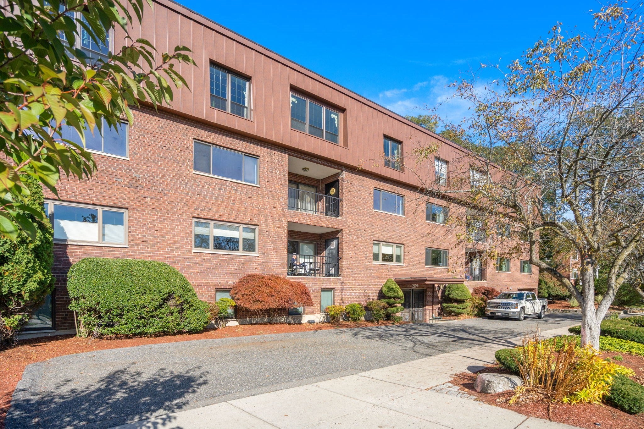 209 Commonwealth Ave #2A, Newton, MA Photo #26