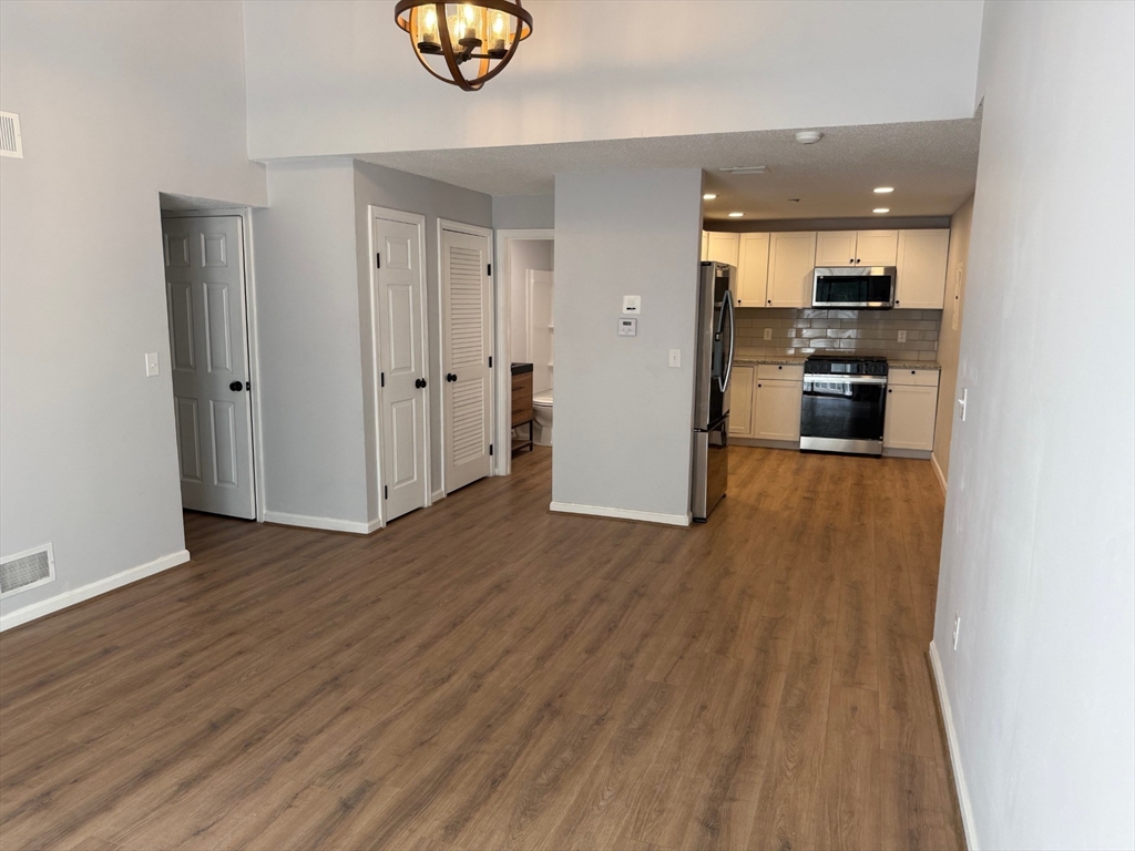 100 Cass Ave B20