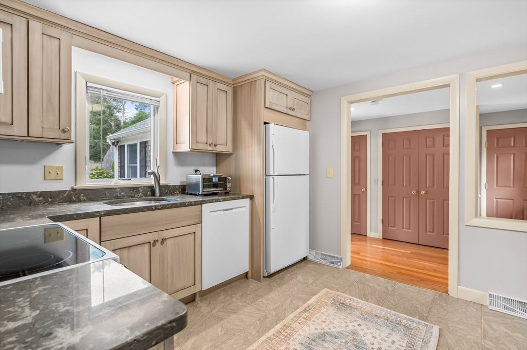 130 Cathedral Rd, Brewster, MA, 130 Cathedral Rd, Brewster, MA Photo #7