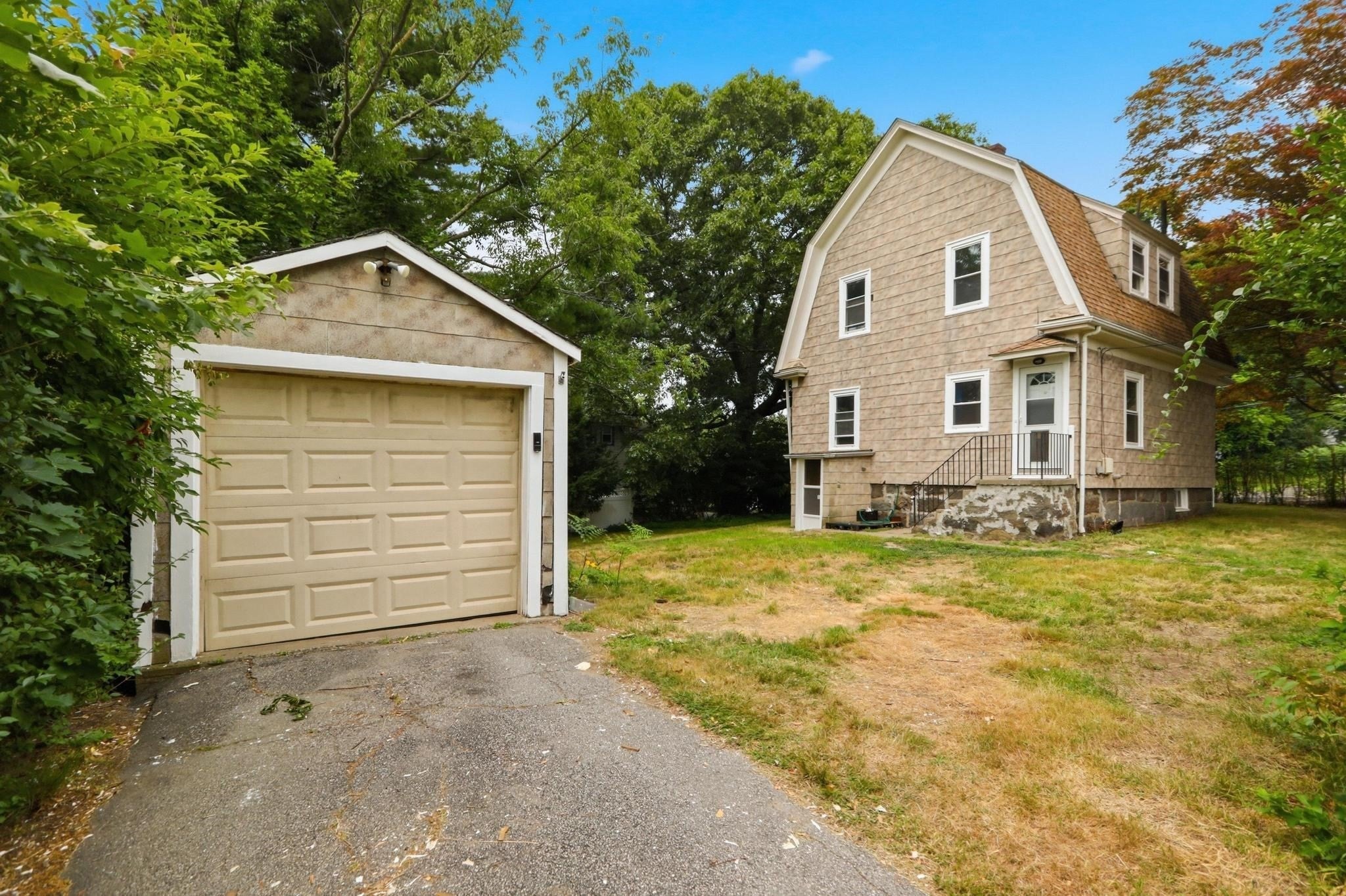 34 Common St