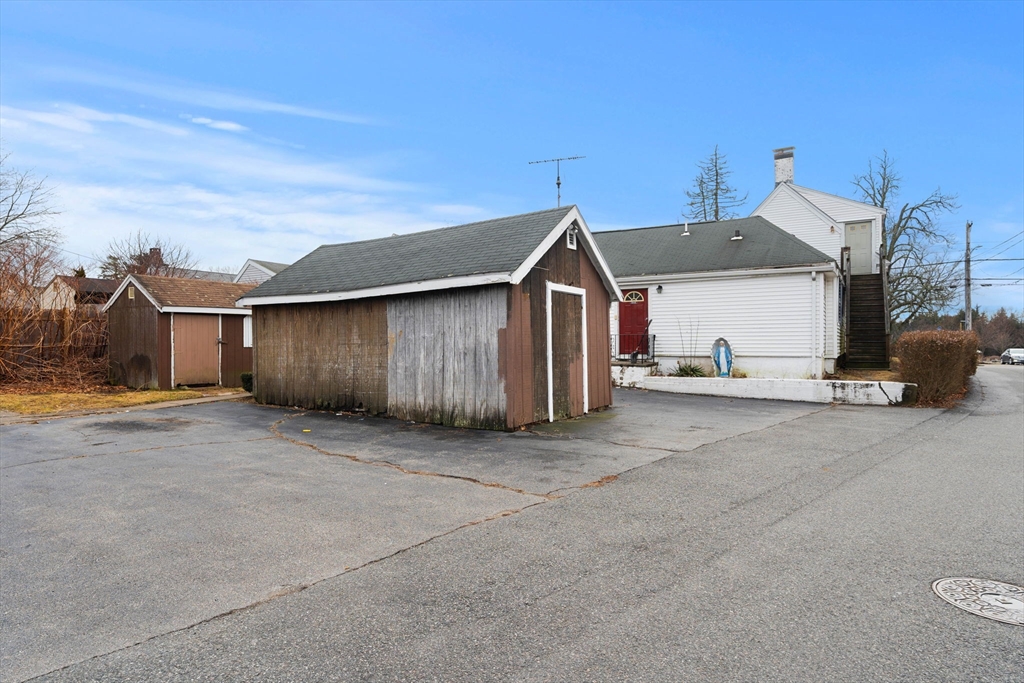591 N Main St