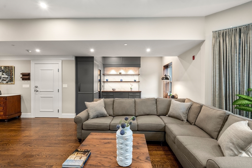1471 Beacon 5