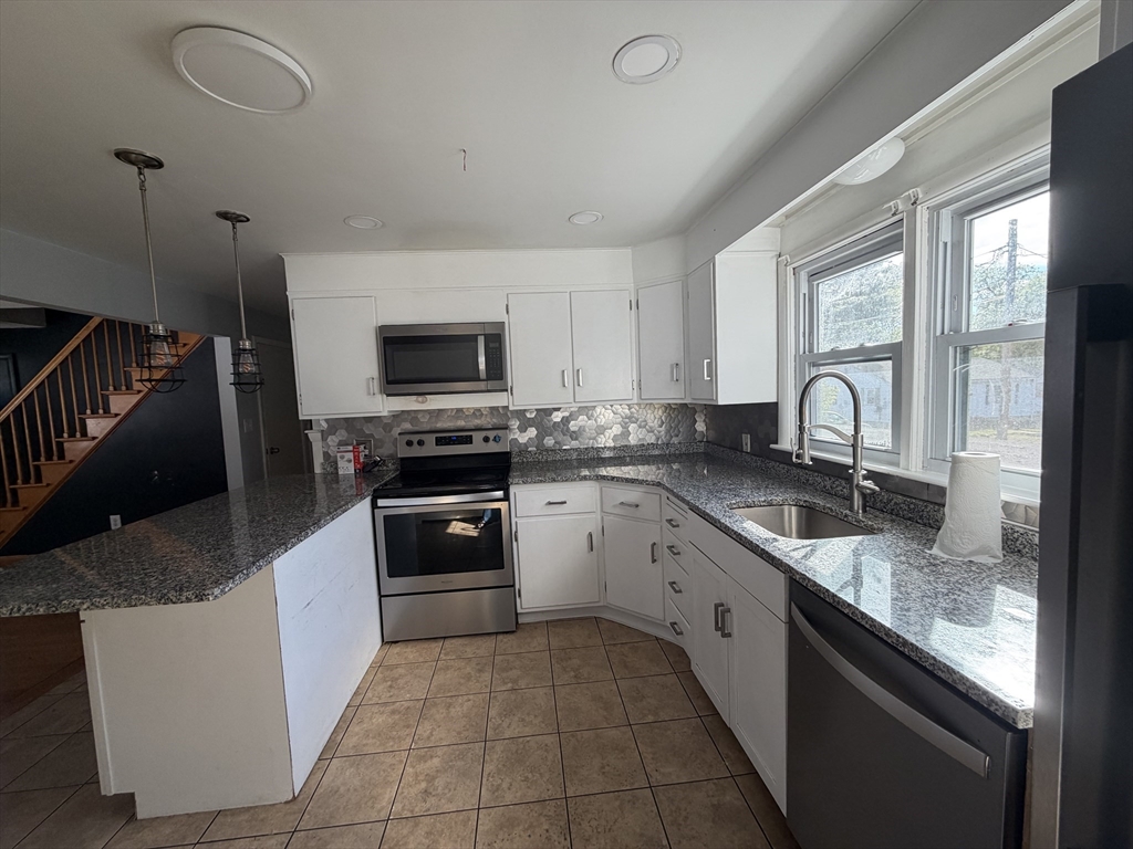 89 Bunker Hill Ave #1, Lowell, MA Photo #5