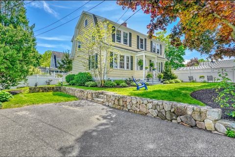 17 Old Brook Cir Melrose MA 02176