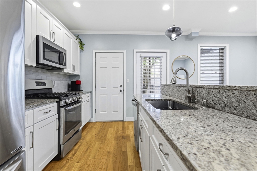 242 W 5th St 1