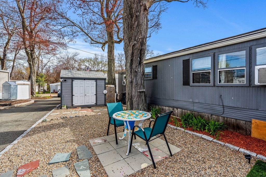 200 North St 11-B