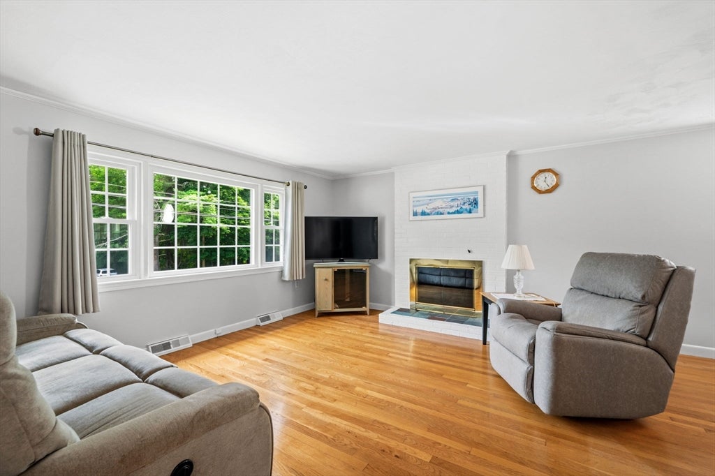 279 Center St