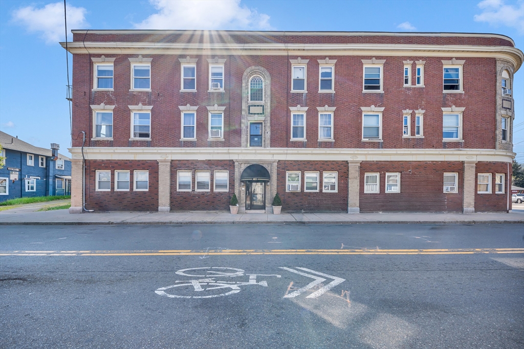 483 Shirley St 4
