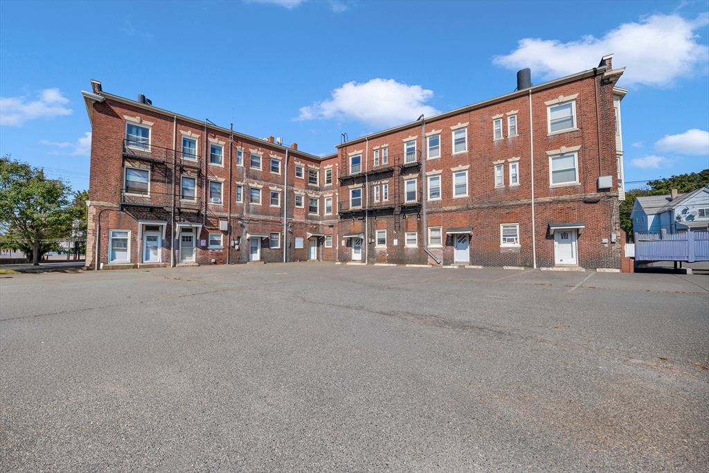 483 Shirley St 4