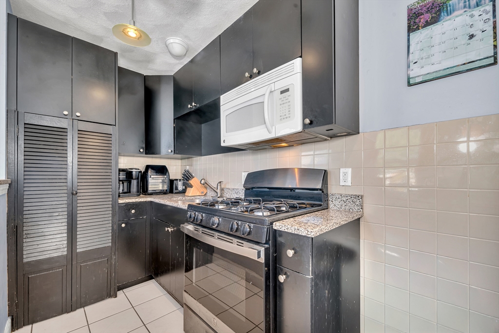 483 Shirley St 4