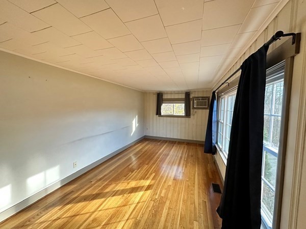 91 W Main St