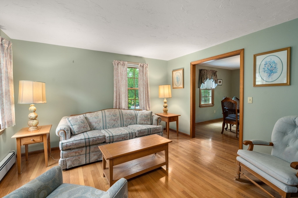 8 Wadsworth Rd