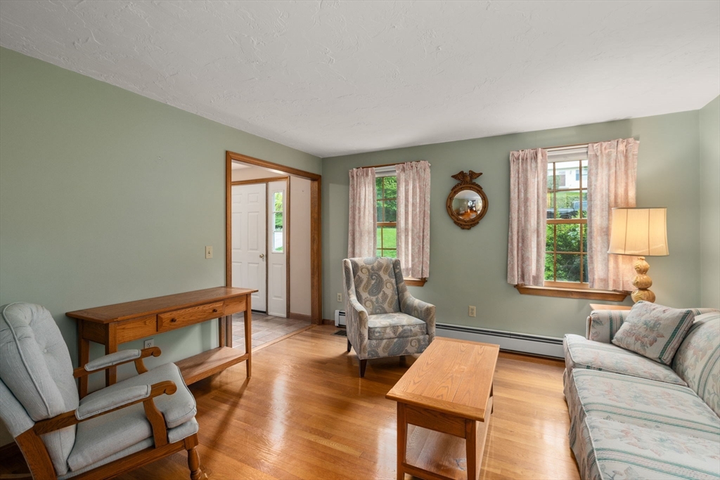 8 Wadsworth Rd