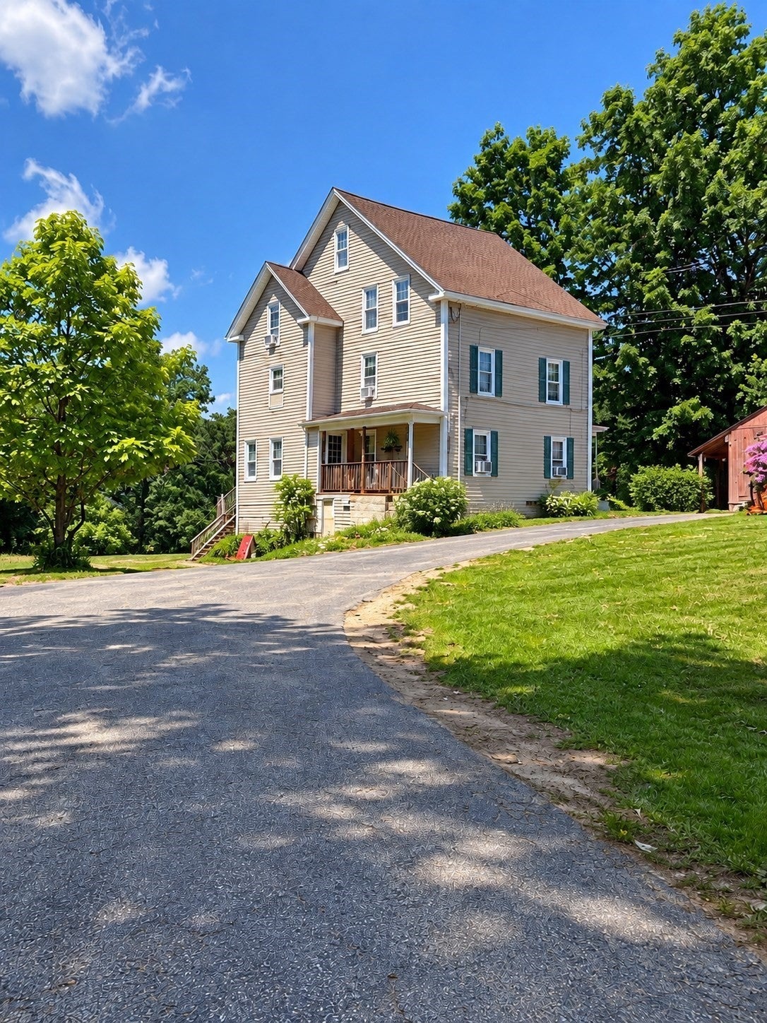Photo of 73 S Main St, North Brookfield, MA