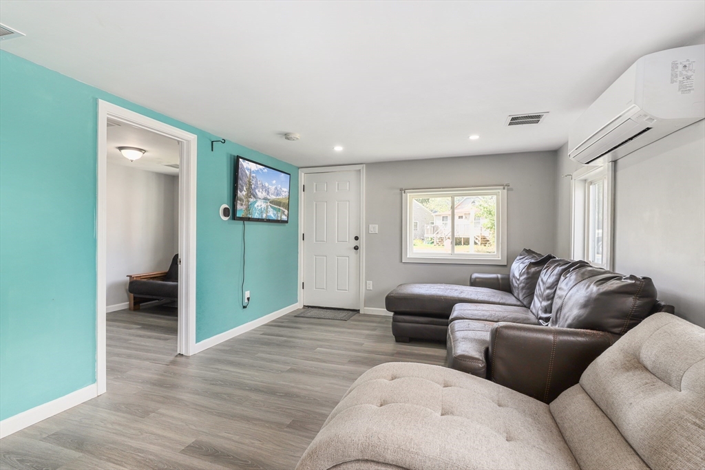 8 10th Ave