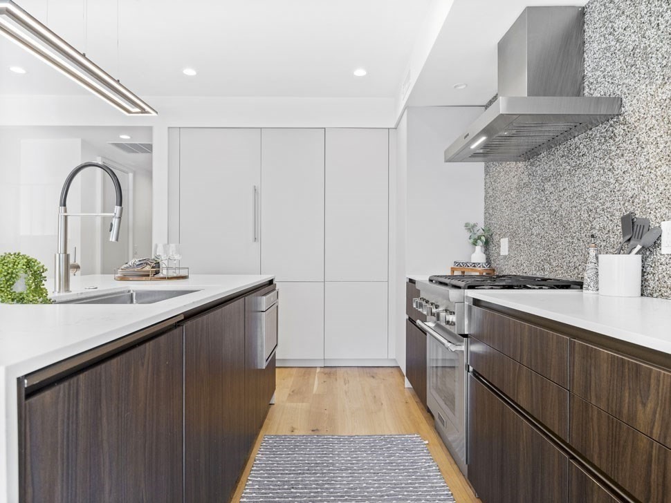 362-364 W Broadway 2