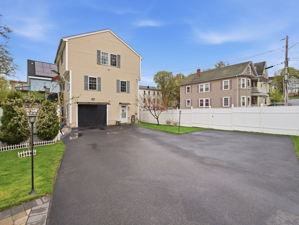 17 Thorndike St