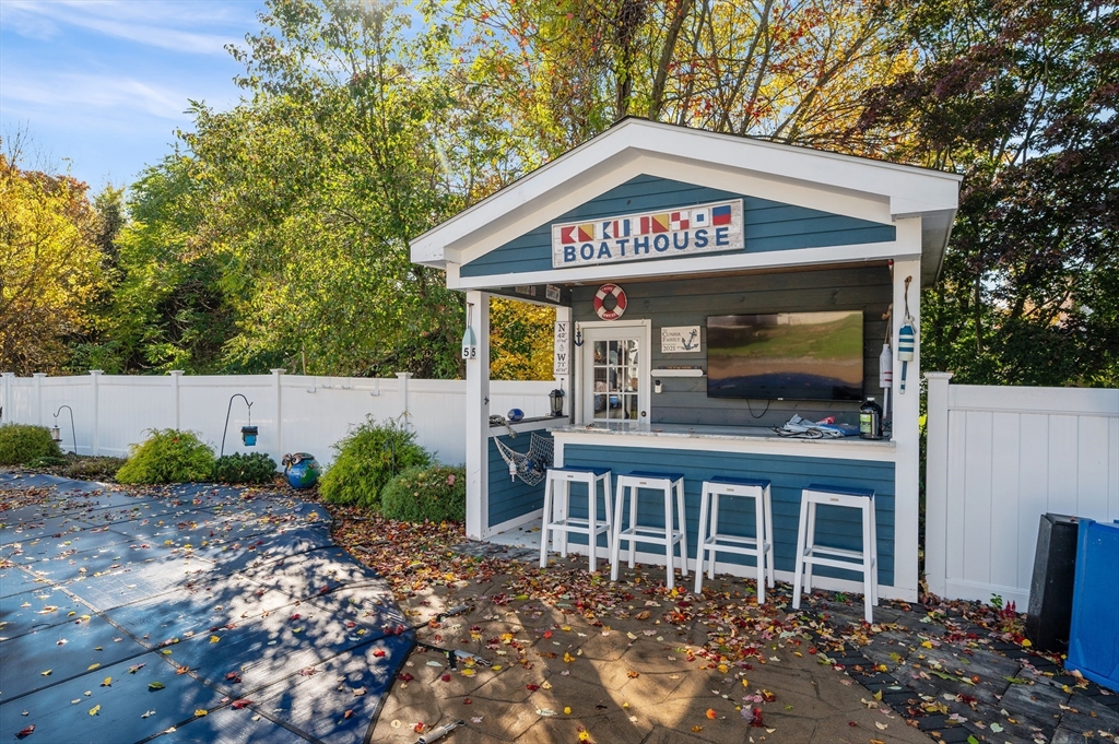 4 Horseneck Road