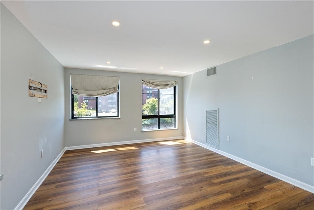 100 Ledgewood Dr #410, Stoneham, MA, 100 Ledgewood Dr #410, Stoneham, MA Photo #10