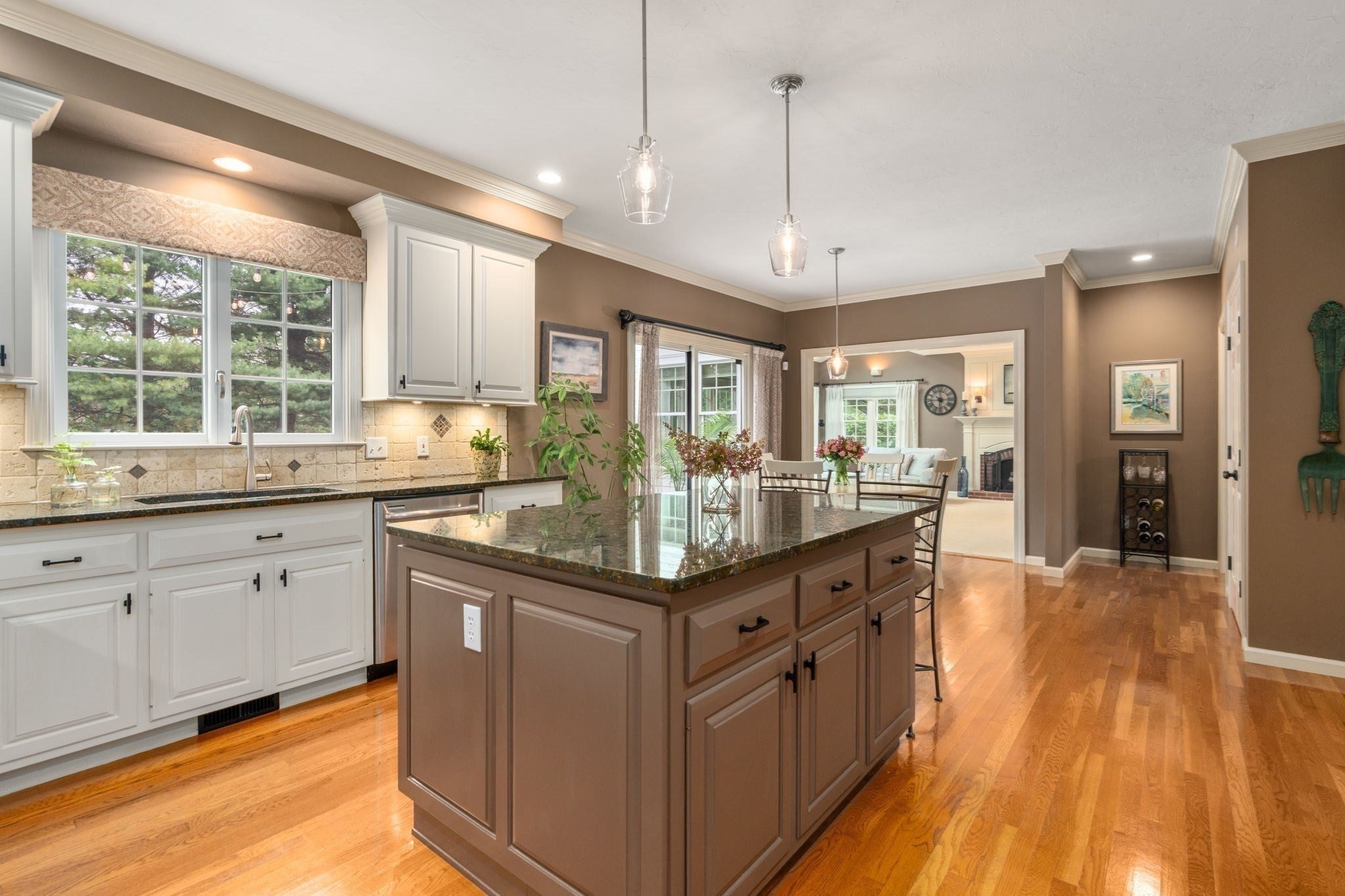 269 W Main St