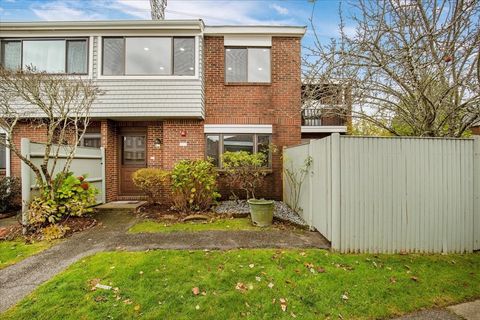 76 Rosewood Dr 76 Stoughton MA 02072