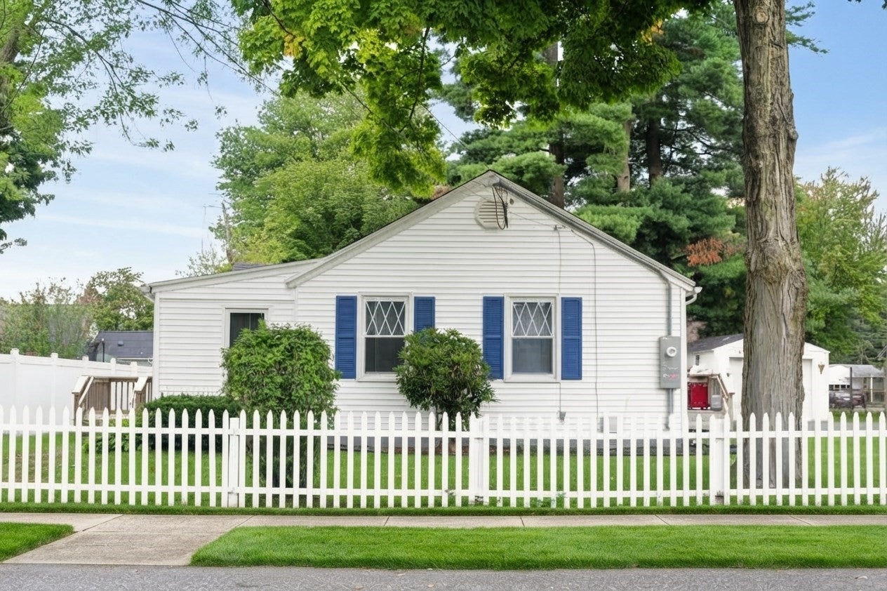 Photo of 35 W Akard St, Ludlow, MA