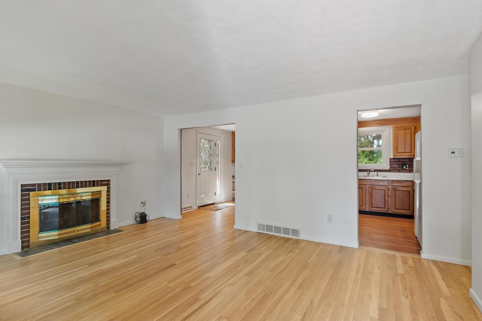 136 Ridge Rd, Marlborough, MA, 136 Ridge Rd, Marlborough, MA Photo #4