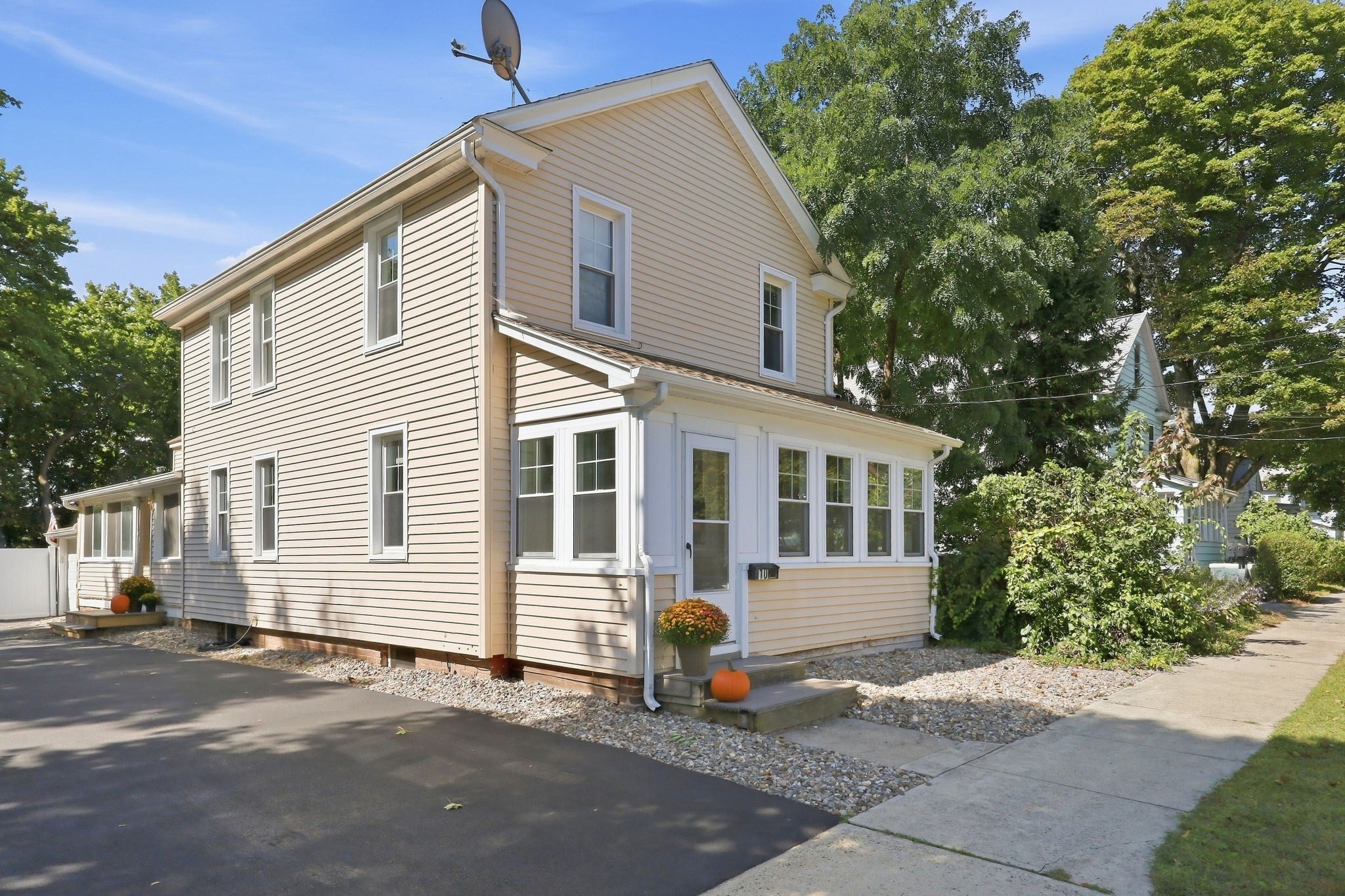 Photo of 10 Canal St, South Hadley, MA