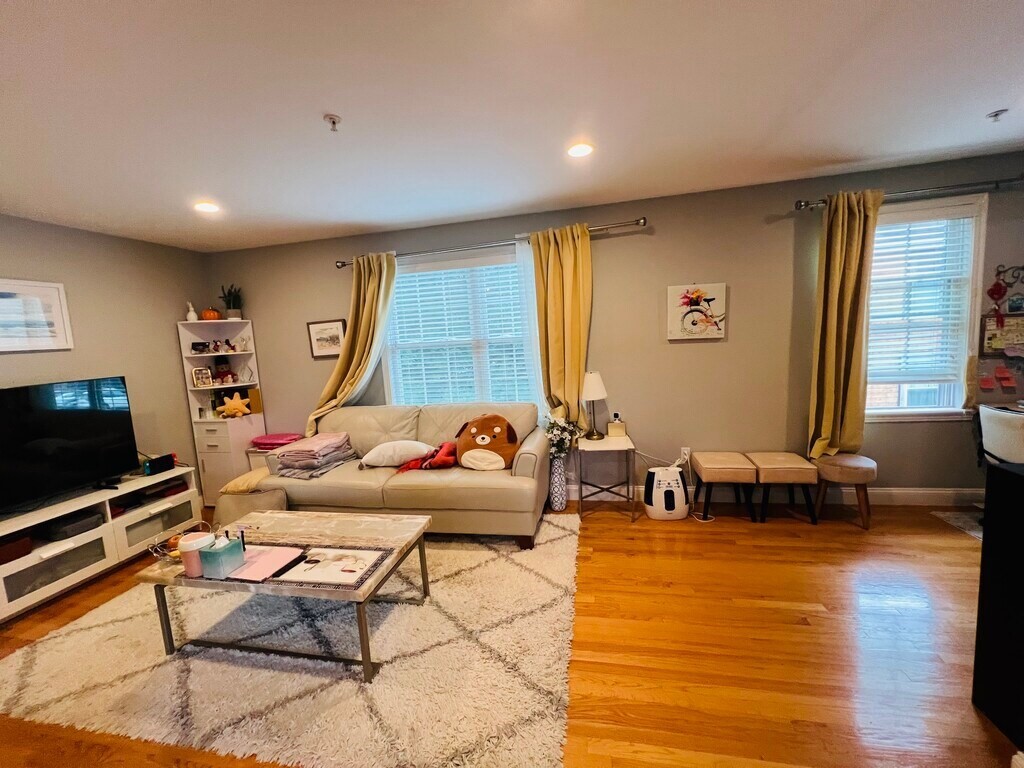 39 Bacon St #3, Waltham, MA, 39 Bacon St #3, Waltham, MA Photo #2