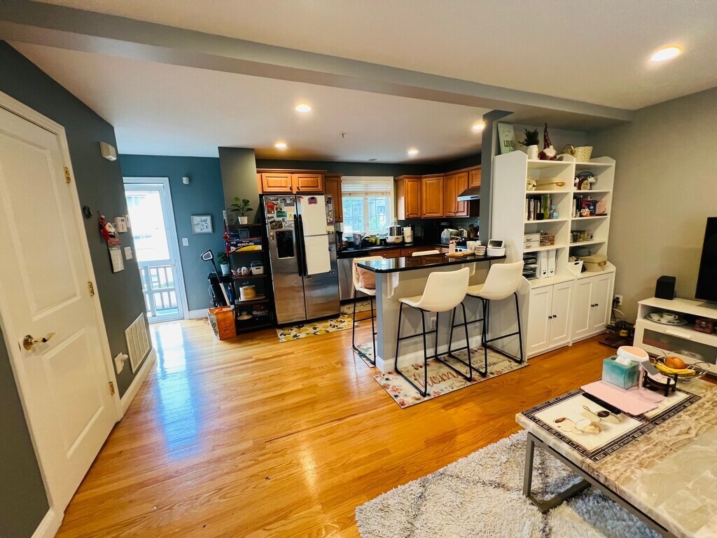 39 Bacon St #3, Waltham, MA, 39 Bacon St #3, Waltham, MA Photo #4