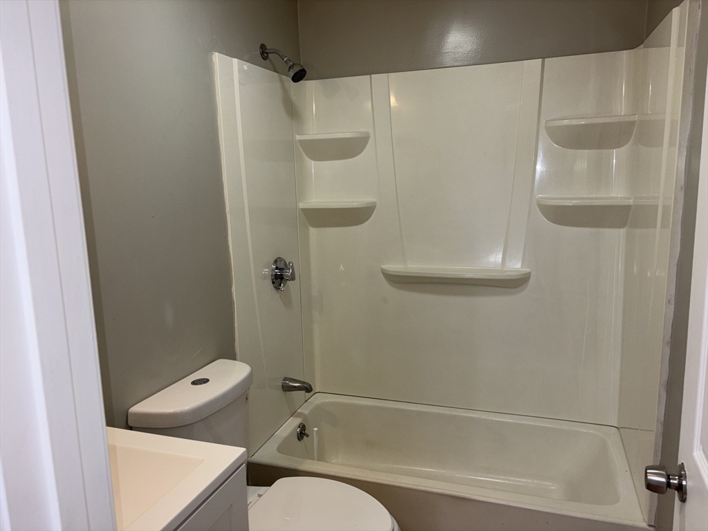 Tewksbury, Massachusetts 01876, United States, 3 Bedrooms Bedrooms, ,2 BathroomsBathrooms,Residential,Active,146318