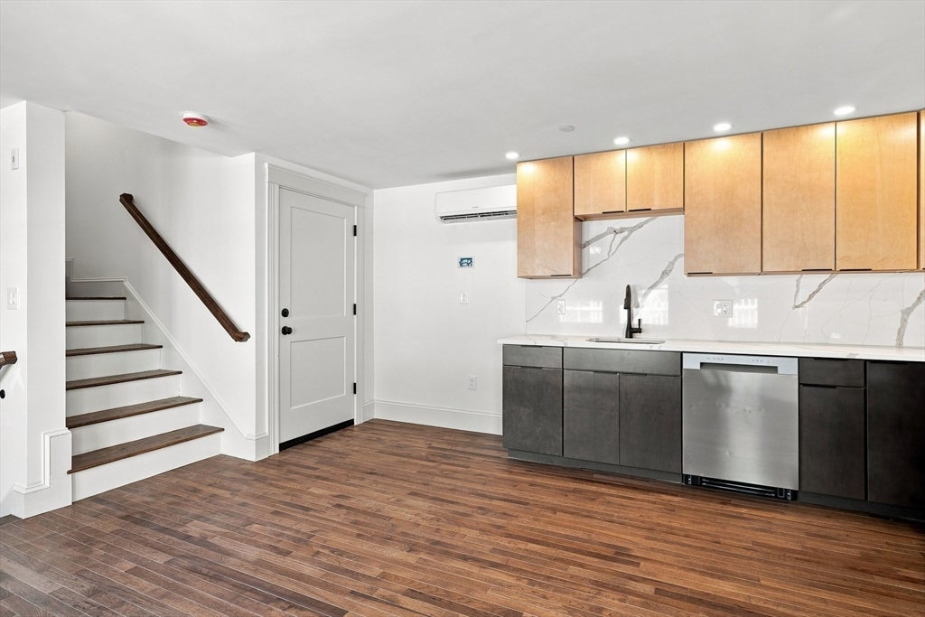58 Granite Street #1, Gloucester, MA Photo #7