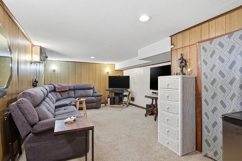 310 W Allen Ridge Rd, Springfield, MA, 310 W Allen Ridge Rd, Springfield, MA Photo #25