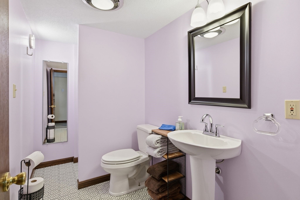 310 W Allen Ridge Rd, Springfield, MA, 310 W Allen Ridge Rd, Springfield, MA Photo #28
