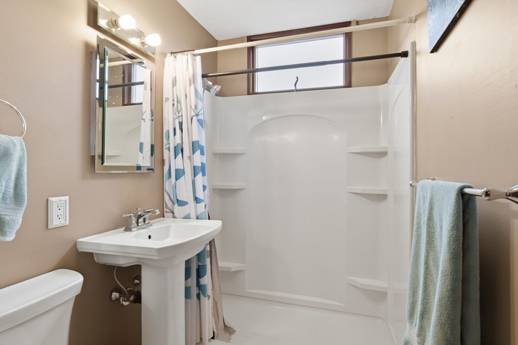 310 W Allen Ridge Rd, Springfield, MA, 310 W Allen Ridge Rd, Springfield, MA Photo #10