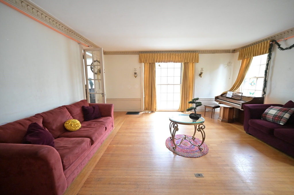 54 Nahant St