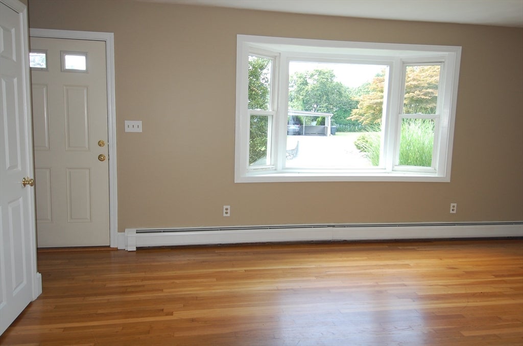 156 Russells Mills Rd, Dartmouth, MA, 156 Russells Mills Rd, Dartmouth, MA Photo #8