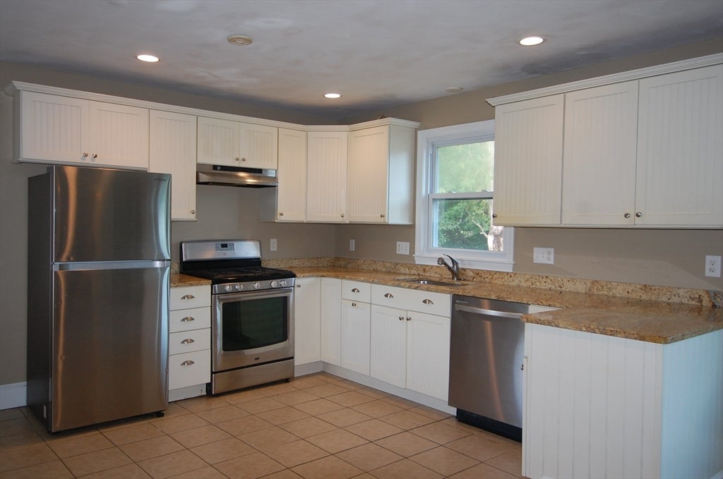 156 Russells Mills Rd, Dartmouth, MA, 156 Russells Mills Rd, Dartmouth, MA Photo #5